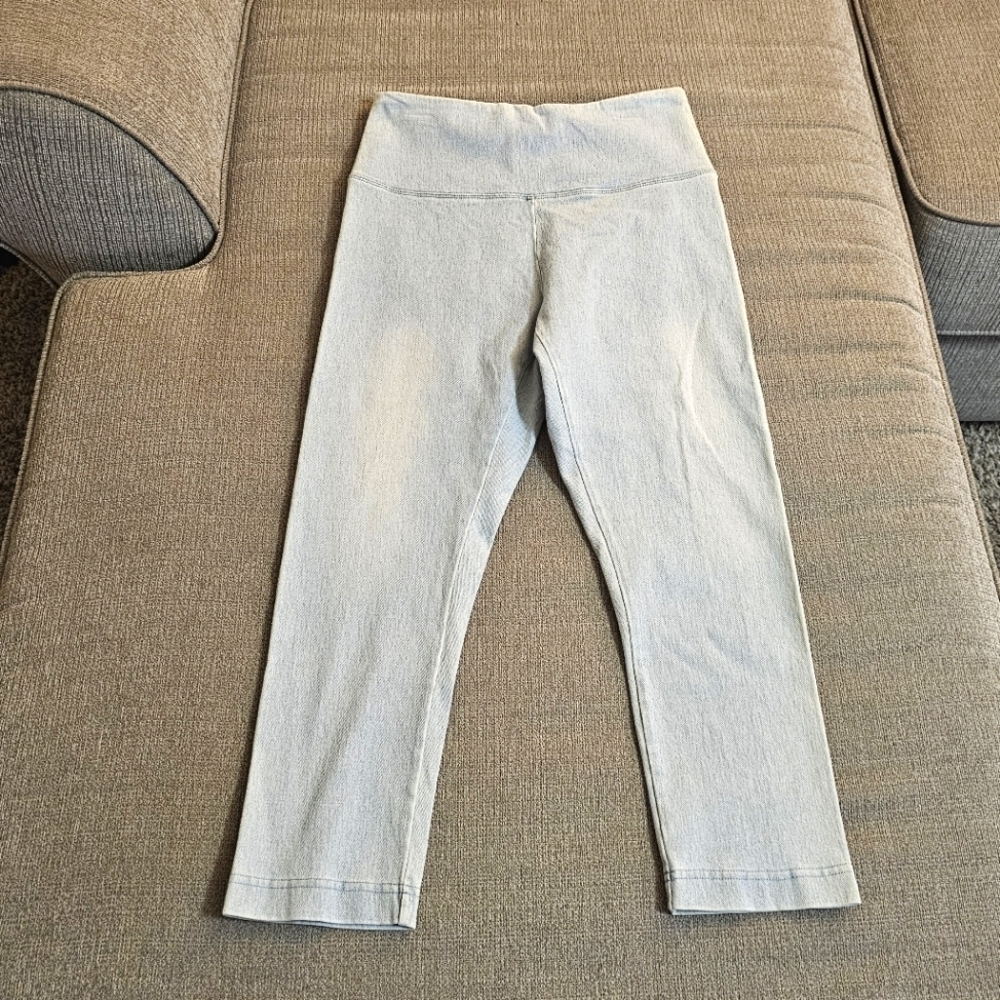 Lysse Light Blue Denim Like Casual Athleisure Neutral Capri Leggings Size Small